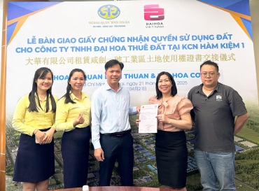 LỄ BÀN GIAO GIẤY CHỨNG NHẬN QUYỀN SỬ DỤNG ĐẤT CHO CÔNG TY TNHH ĐẠI HOA THUÊ ĐẤT TẠI KCN HÀM KIỆM 1
